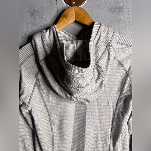Lululemon “Think fast” hoodie in gray.  Size 8 - Picture 5 of 10